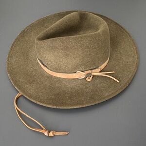 Bailey Hats Light Felt Wool Olive Green Felt Hat Sz L Leather belt Boho Western